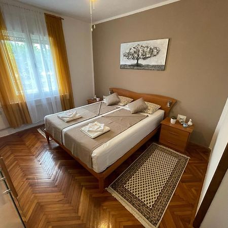 Ferienwohnung Apartman Pcelica Pula Exterior foto