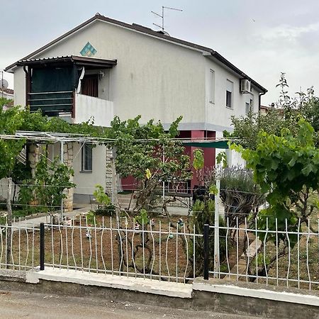 Ferienwohnung Apartman Pcelica Pula Exterior foto