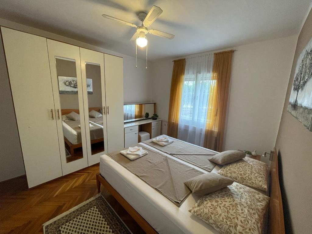 Ferienwohnung Apartman Pcelica Pula Exterior foto