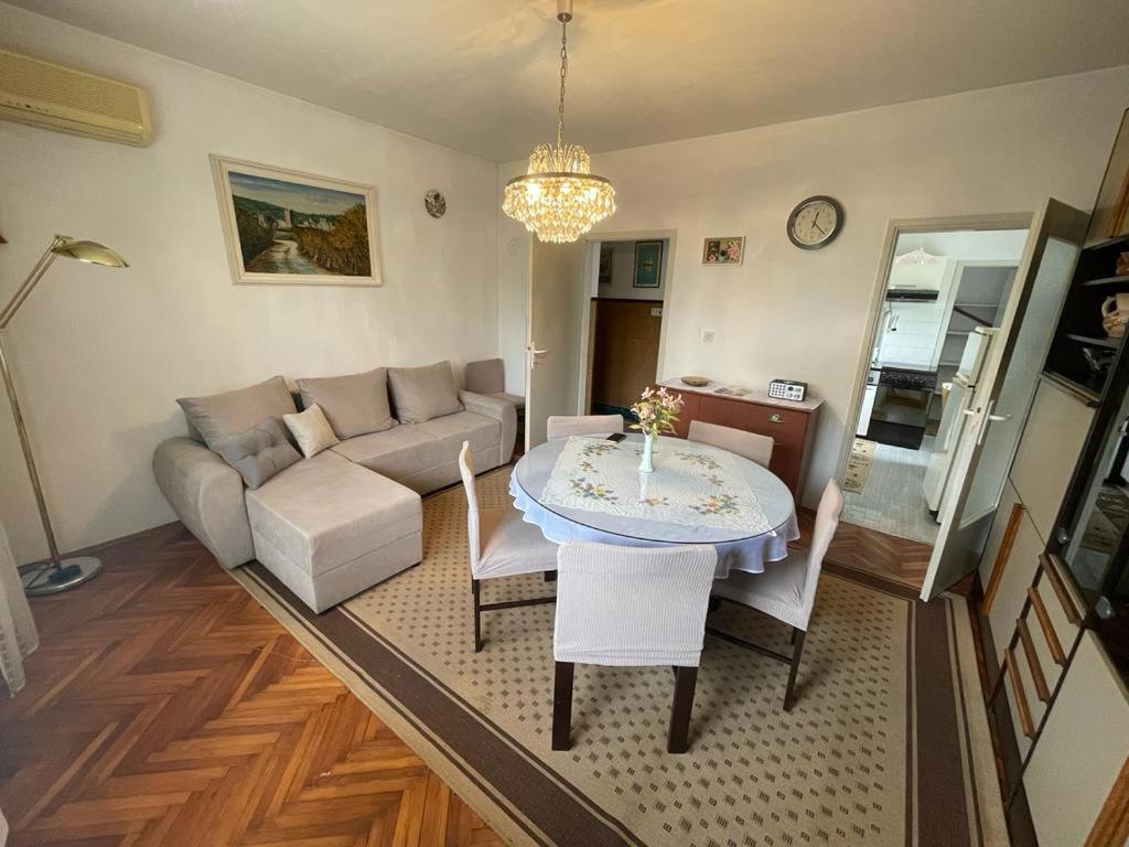 Ferienwohnung Apartman Pcelica Pula Exterior foto
