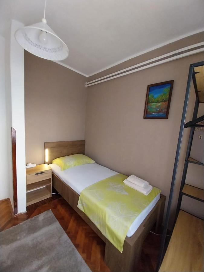 Ferienwohnung Apartman Pcelica Pula Exterior foto